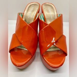 BCBG orange patent platform wedge open toe sandal shoe 7.5